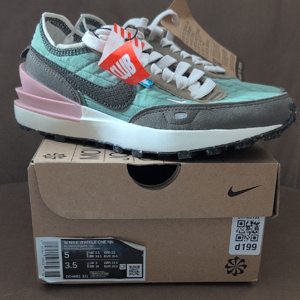 Nike Waffle One Women's Sneakers - Mint Green and Pink